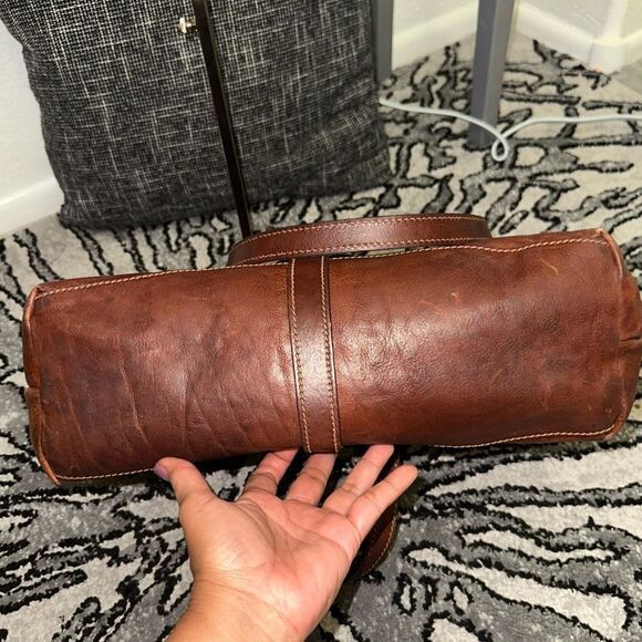 Larella Italian leather Shoulder bag - Picture 14 of 16